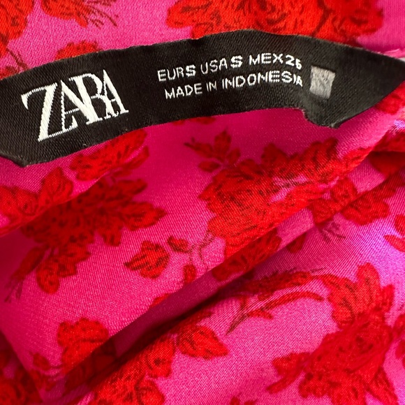 ZARA Fuchsia Red Floral Satin Effect Button Up Short Sleeve Mini Dress Small - Picture 3 of 3